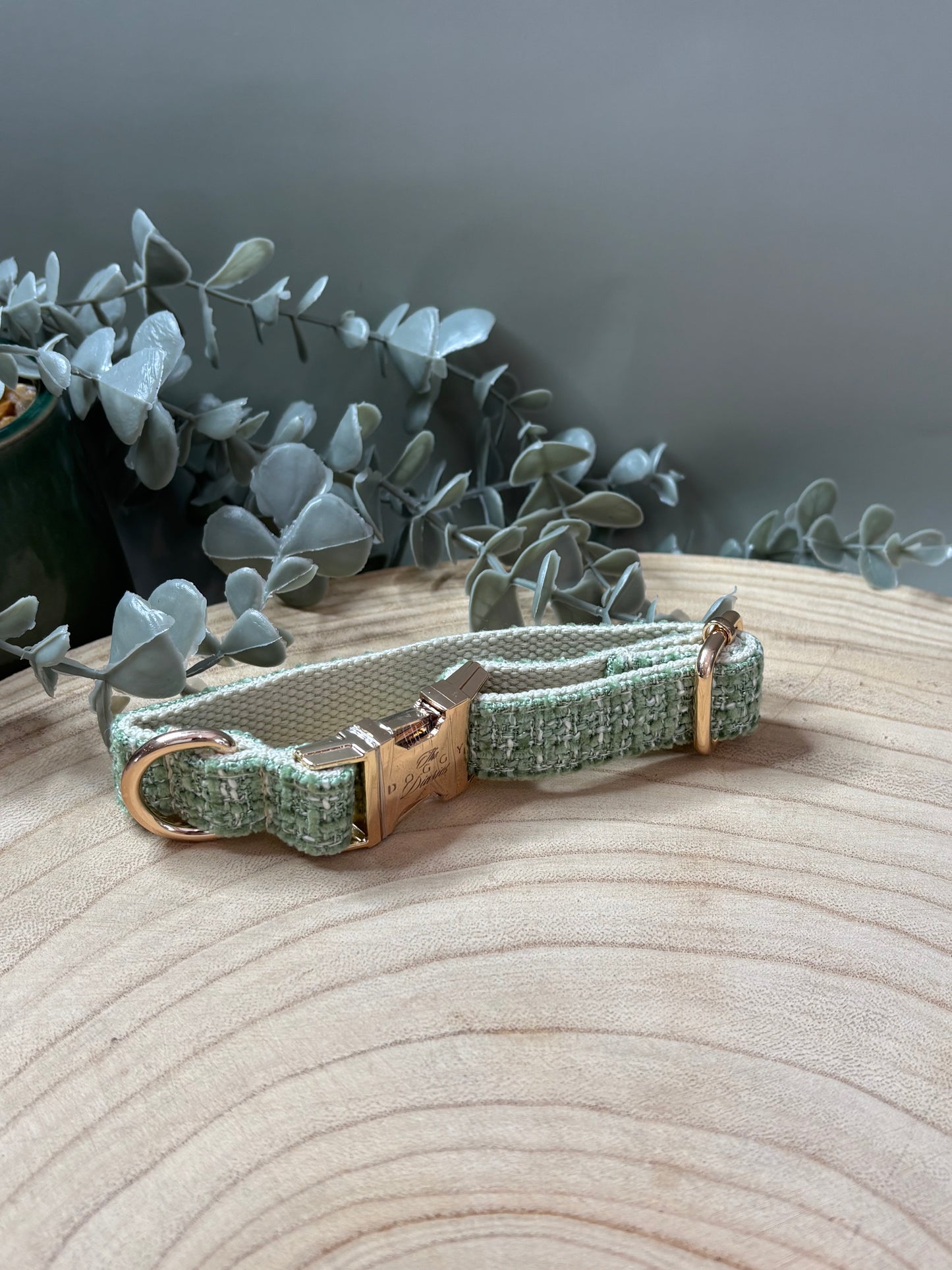 Tweed Sage Collar