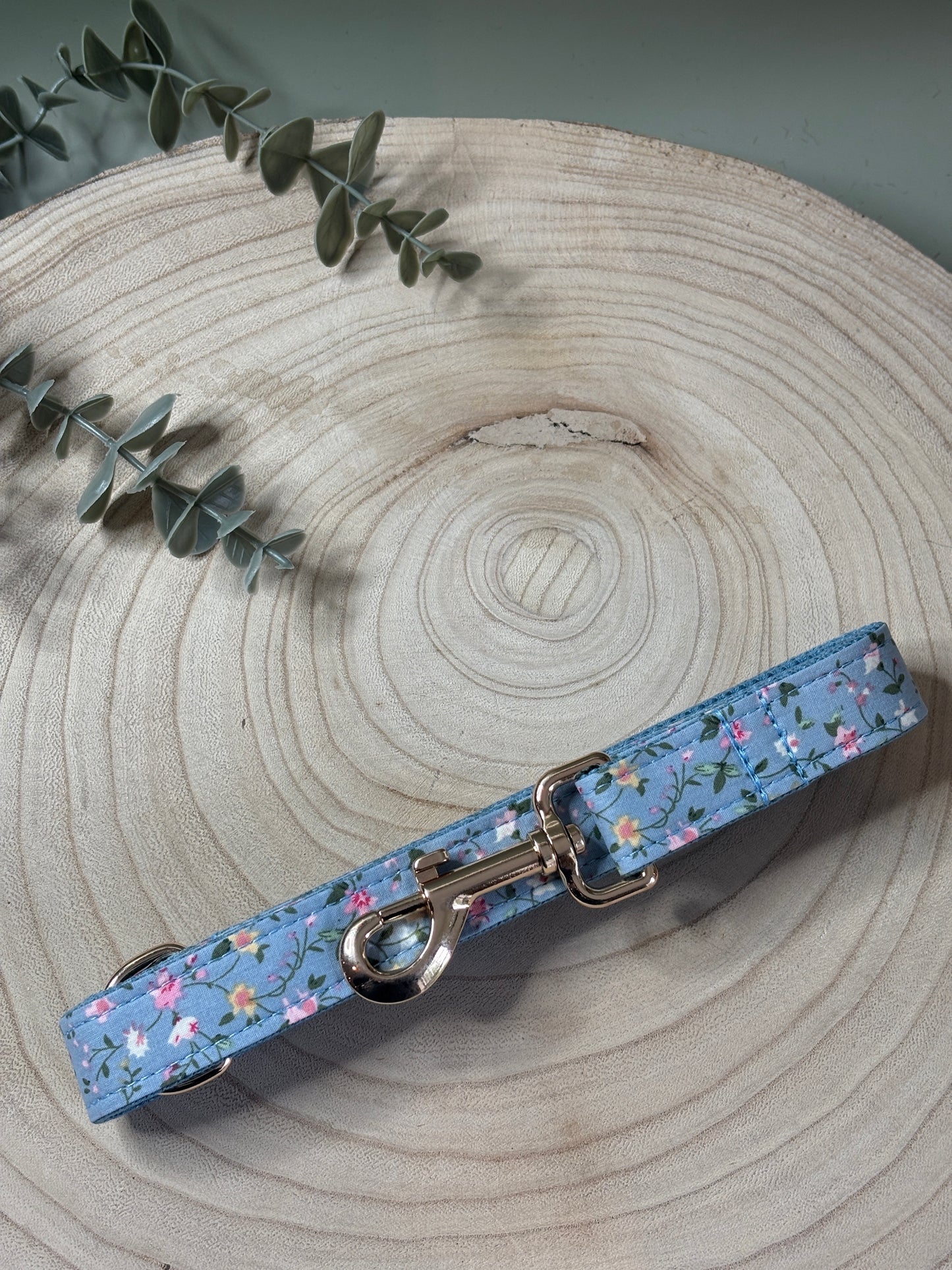 Spring Blue Floral Lead