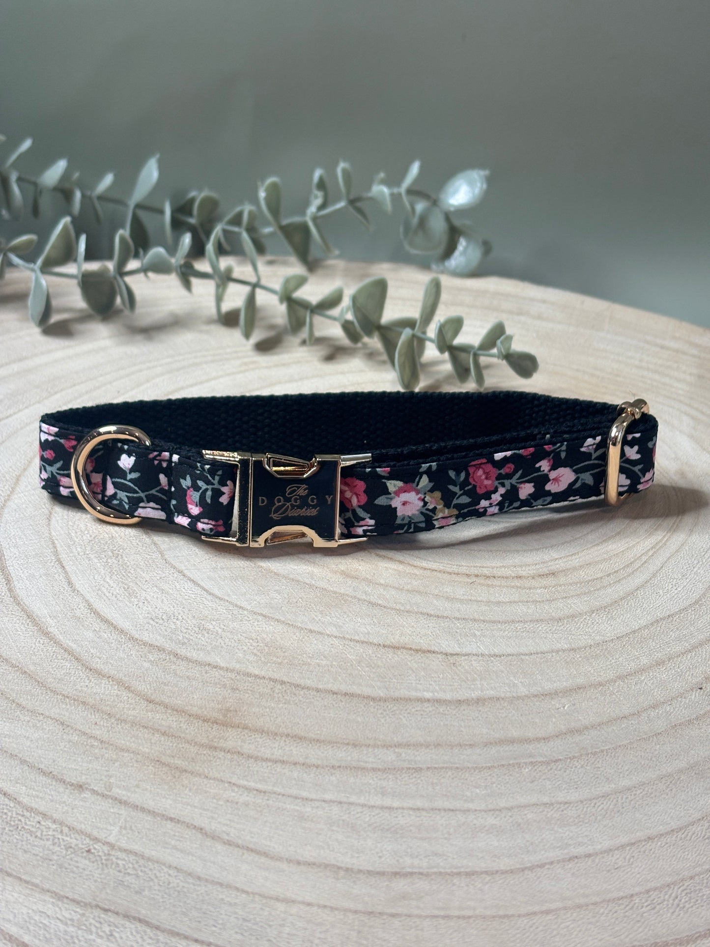 Black Florals Collar