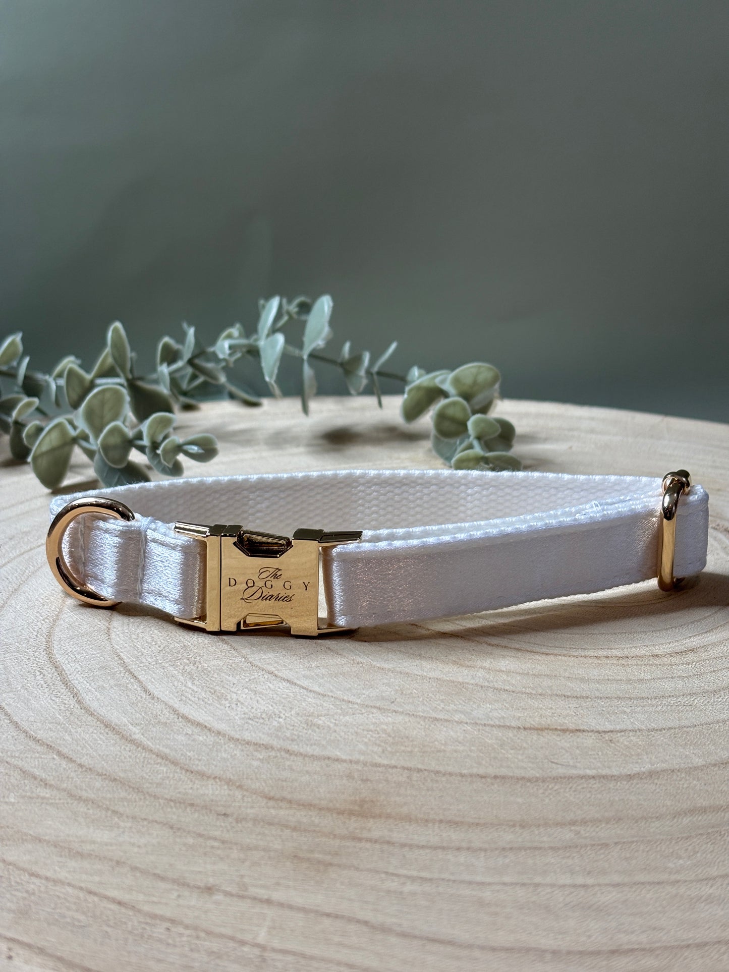 White Satin Collar